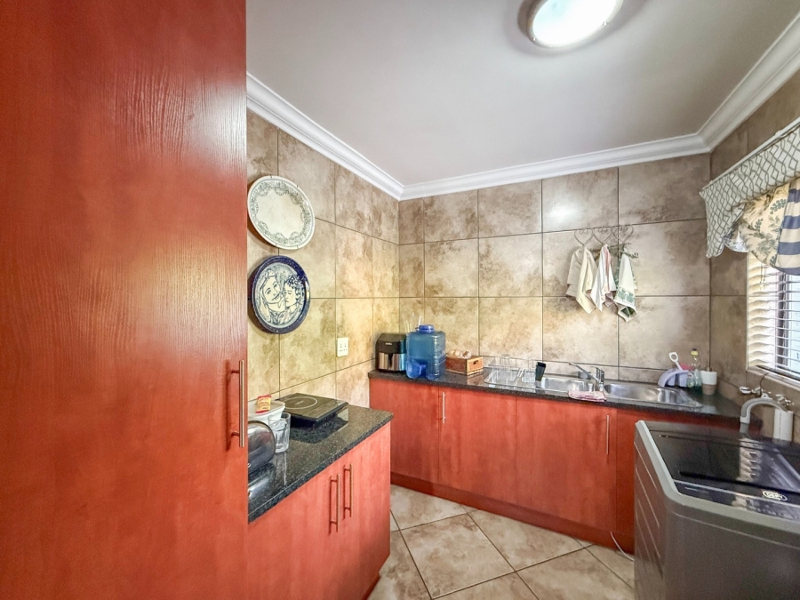 To Let 3 Bedroom Property for Rent in Melodie North West